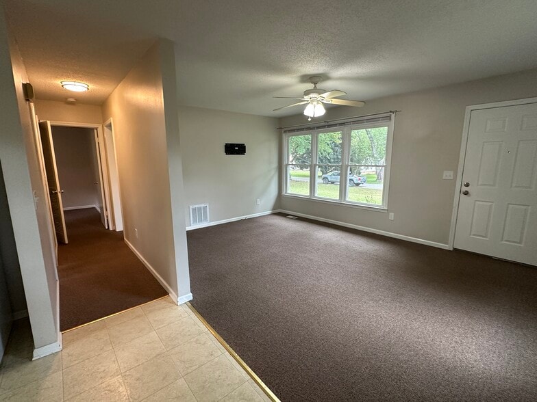 Building Photo - 78B Dries Dr