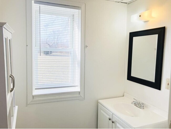 Building Photo - 292 Mill St