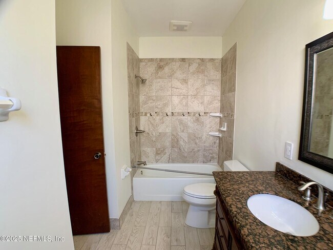 Building Photo - 7931 Dwyer Dr