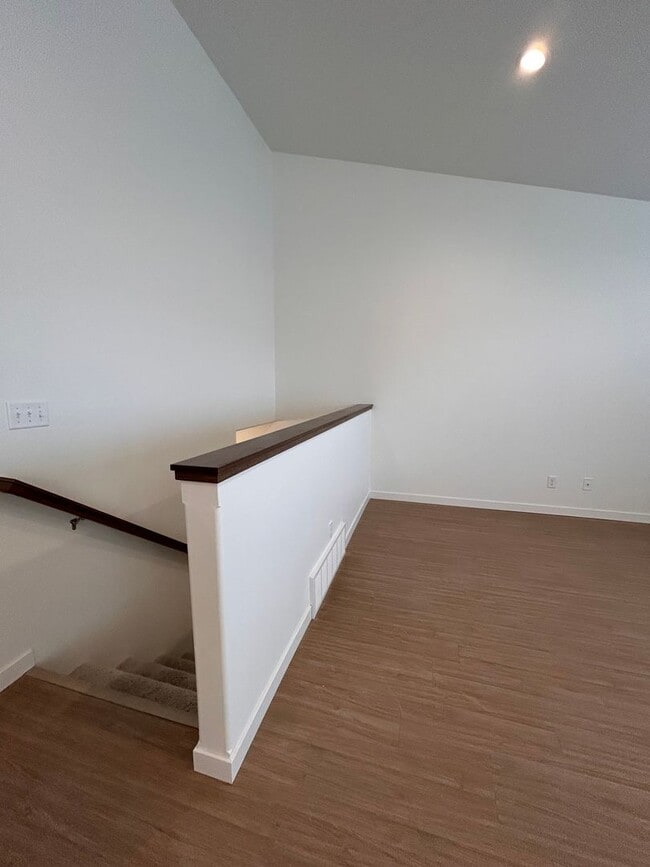 Building Photo - 3 Bed 3 Bath TownHome