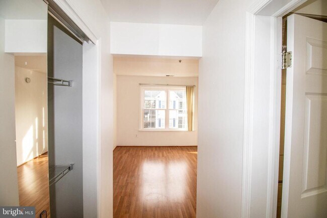 Building Photo - 1337 Waterford Dr