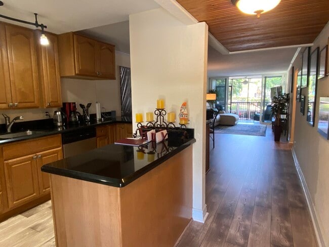 Building Photo - 3 Royal Palm Way