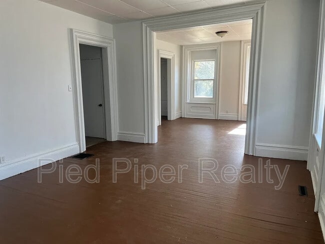 Building Photo - 404 E Prospect Terrace