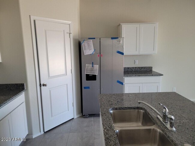 Building Photo - 1166 W Avalon Canyon Dr