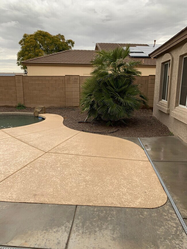 Building Photo - Very Nice 3 bedroom 2 bath home with a guest house