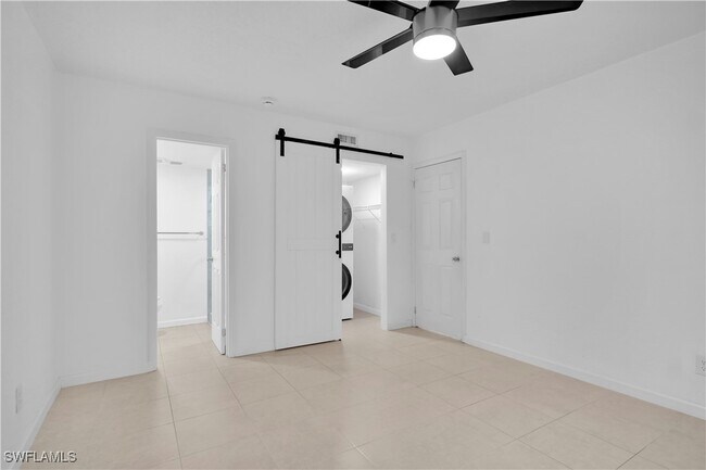 Building Photo - 4601 Bayshore Dr