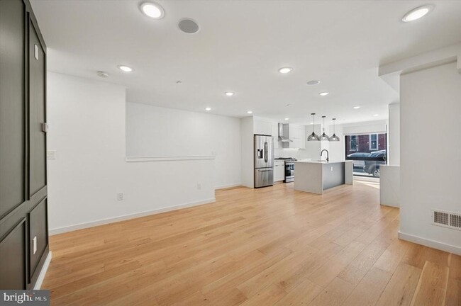 Building Photo - 871 N 20th St