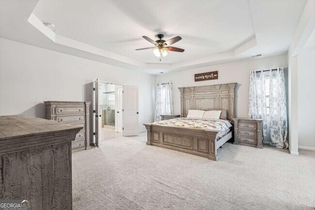 Building Photo - 5545 Mirror Lake Dr
