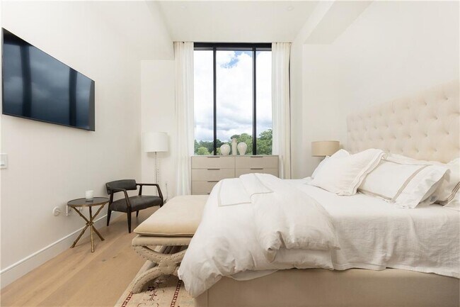 Building Photo - 2425 Peachtree Rd NE