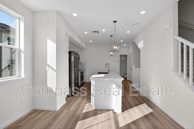 Building Photo - 3814 Norbridge Ave