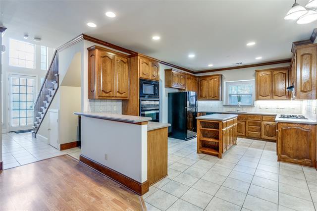 Building Photo - 6358 Llano Ave