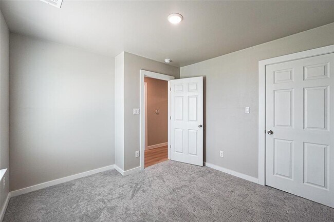 Building Photo - 108 Sandy Oaks Loop