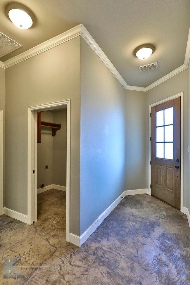 Building Photo - 3812 Carrera Ln