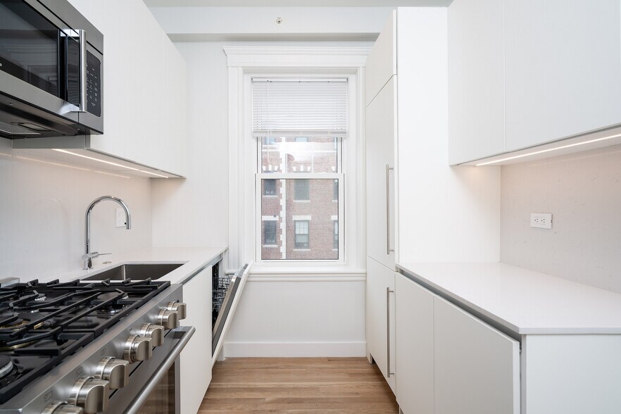 Building Photo - 18 Forest St