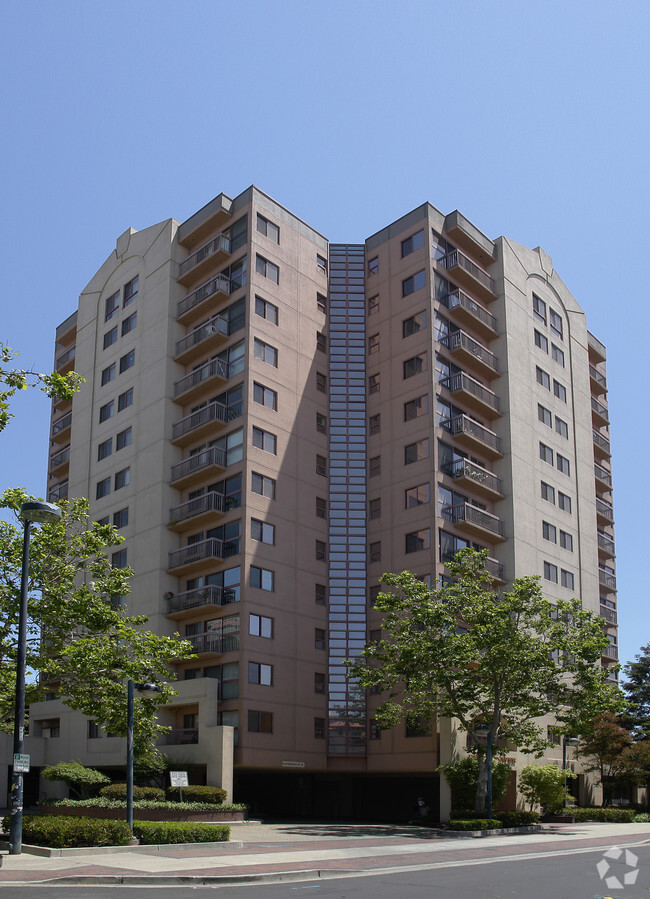 Primary Photo - Plaza Tower Apartments