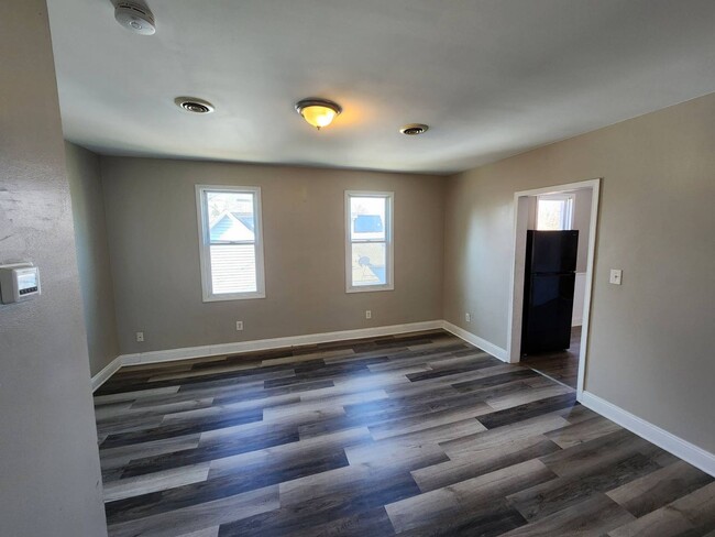Building Photo - 5917 Cable Ave