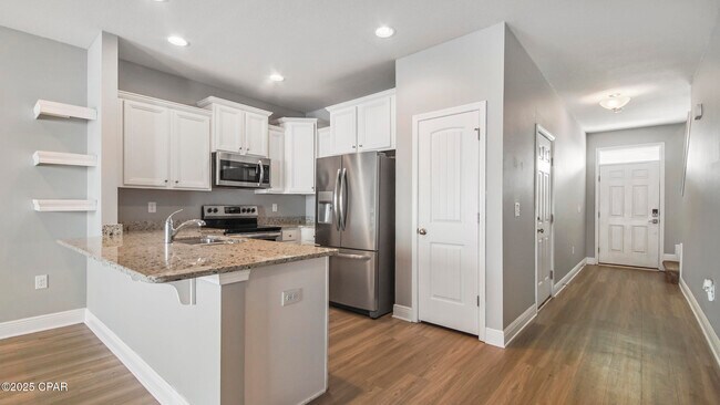 Building Photo - 7471 Shadow Lake Dr