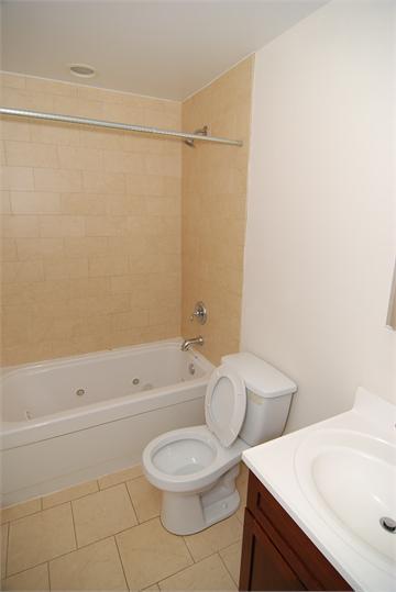Building Photo - 6834 N Ashland Blvd