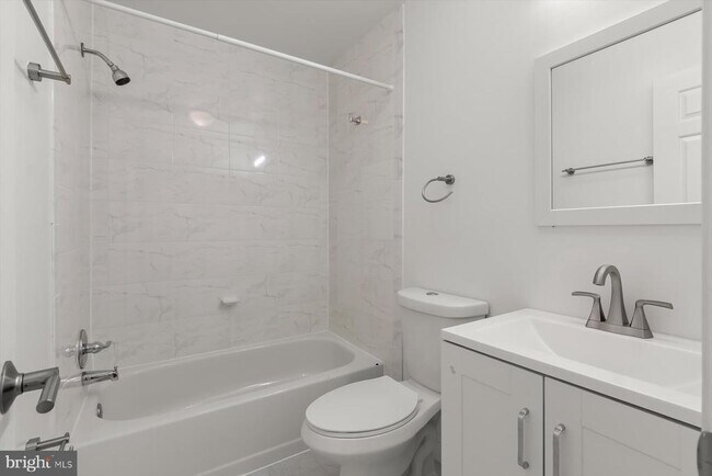 Building Photo - 1550 McLean Commons Ct