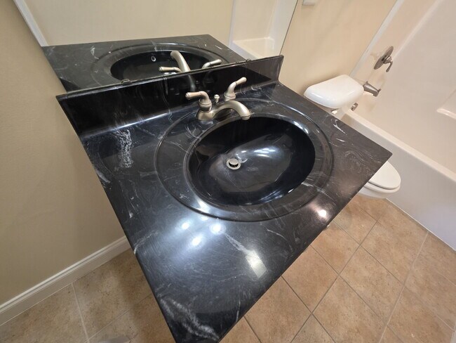 Building Photo - Spacious 4-Bedroom Home for Rent in Kings Grant Fayetteville – 15 Minutes from Fort Bragg