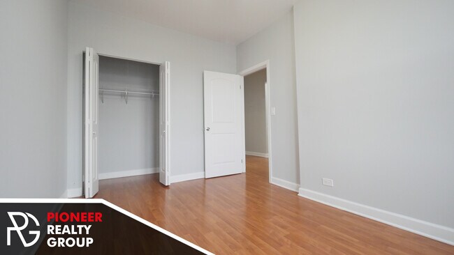 Building Photo - 3637 W Dickens Ave