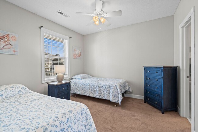 Building Photo - 686 Riverwalk Dr