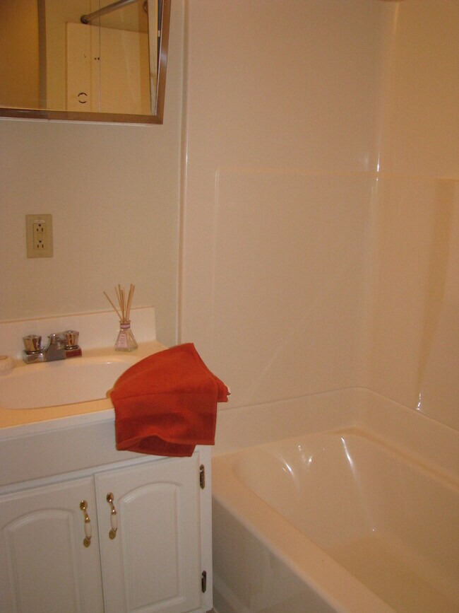 Building Photo - 510 Meade Ave