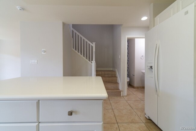 Building Photo - $3700 | 3br/2.5ba Townhome in Fairway's Edge