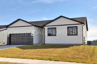 Building Photo - Stunning ranch-style home in Altoona featuring 4 bedrooms and 3 bathrooms, with a finished walk-o...