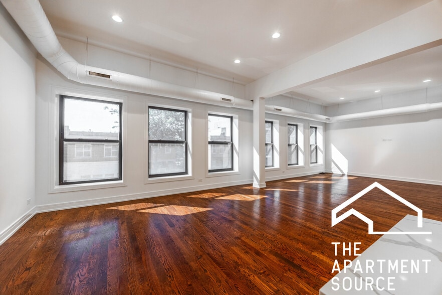 Building Photo - 2500 W Chicago Ave