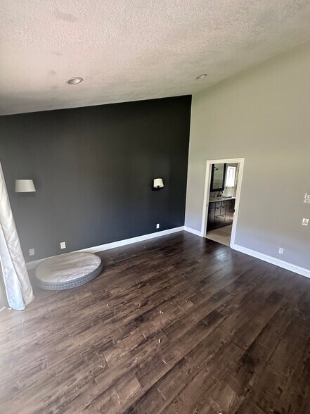 Building Photo - 4176 Minnecota Dr
