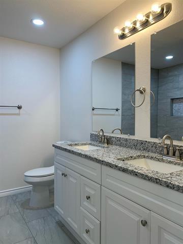 Building Photo - 820 W Crawford St