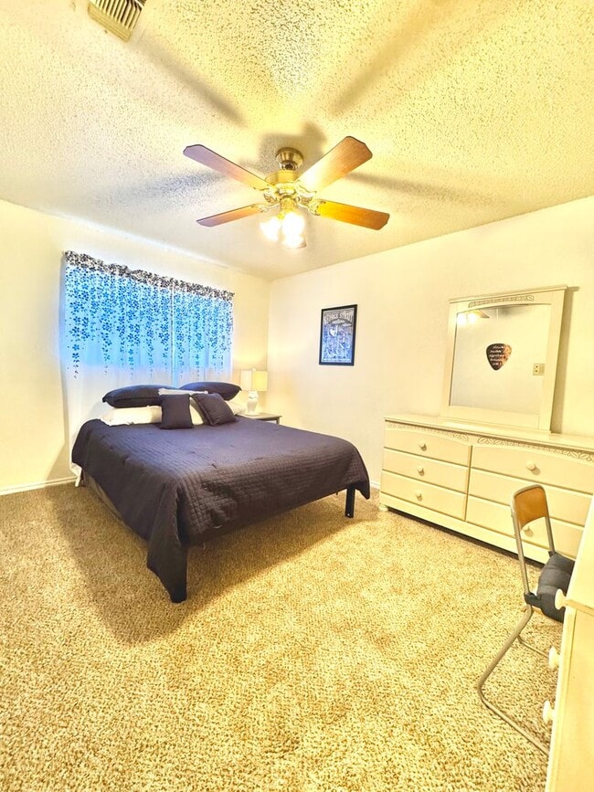 Building Photo - 4409 75th Dr