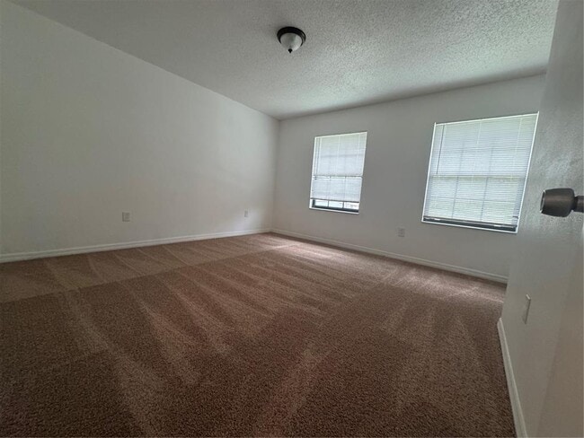 Building Photo - 221 S Cypress Way