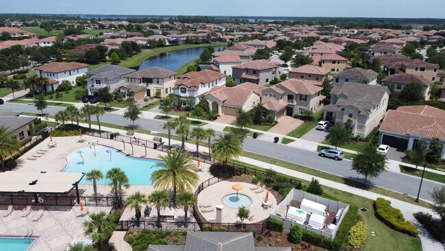 Building Photo - Stunning  MOVE-IN READY TOWNHOME in. Exqui...
