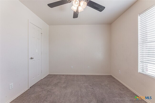 Building Photo - 2406 Waterfall Dr