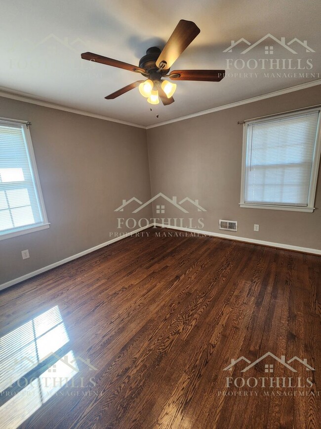 Building Photo - Freshly Renovated 3-Bed Home with Modern C...