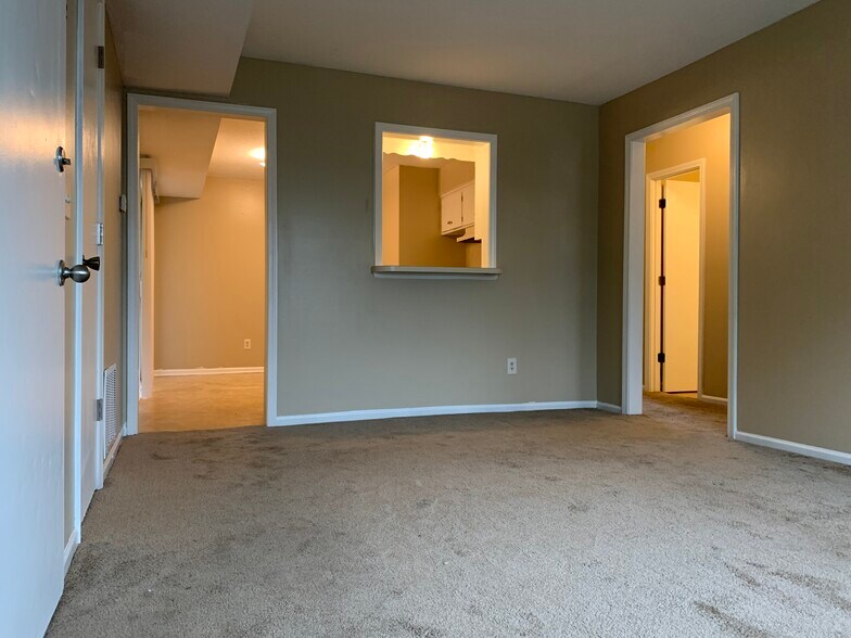 Building Photo - 831 Rosewood St