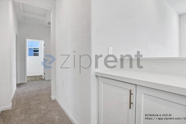 Building Photo - 1330 W Prescott Ave