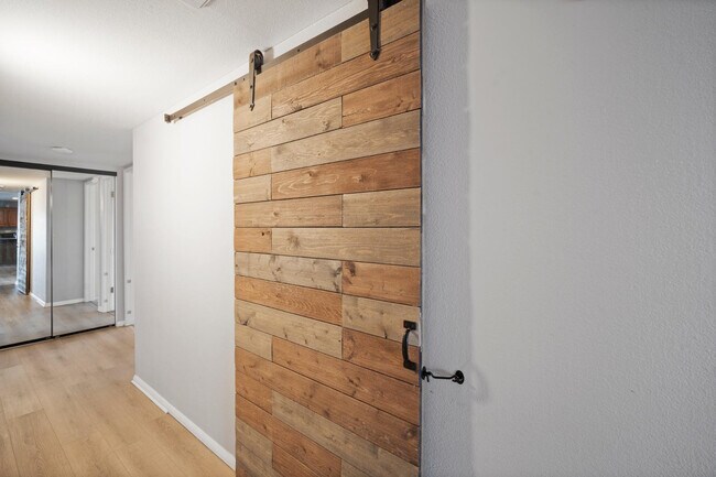 Building Photo - 4515 W Shaw Butte Dr