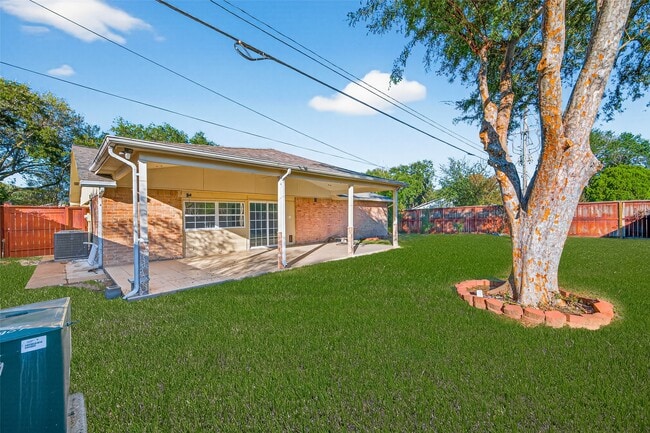 Building Photo - 16419 Cairnway Dr