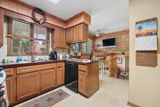 Building Photo - 157 Spring Valley Dr
