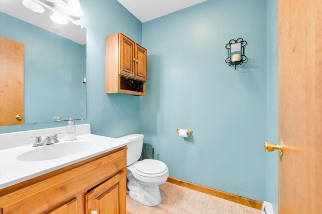 Building Photo - Family-Friendly 4-Bed Home with Pet-Friendly Yard and Pool in a Quiet Neighborhood