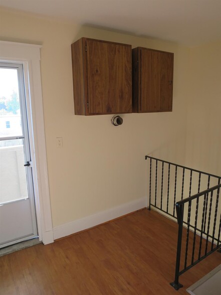 Building Photo - 23 Weitz St