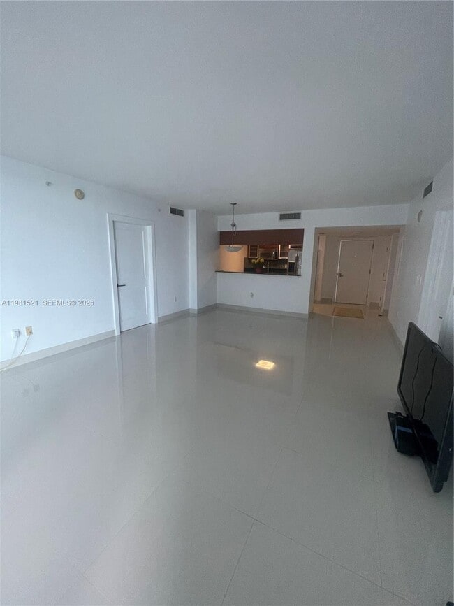 Building Photo - 1800 N Bayshore Dr