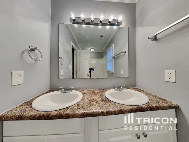 Building Photo - 8404 Sills Ct