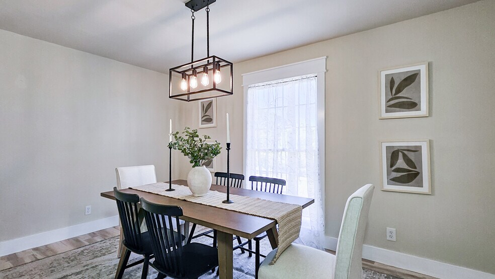 Building Photo - 4033 Lucerne Dr SE