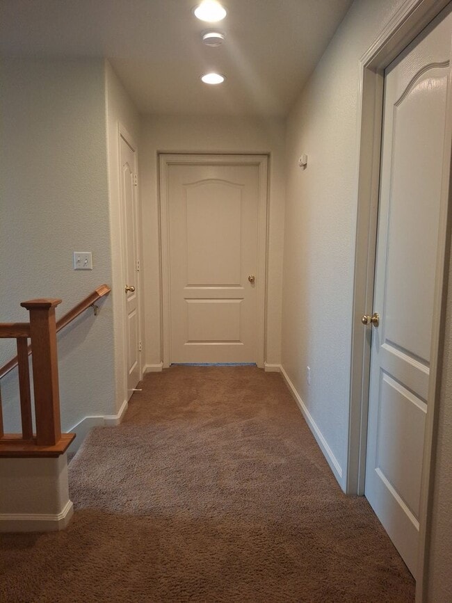 Building Photo - Lincoln Crossing, 2 Story 4 Bedroom, 2.5 bath, 2225sqft, Access to Clubhouse Pool & Amenities, Cu...