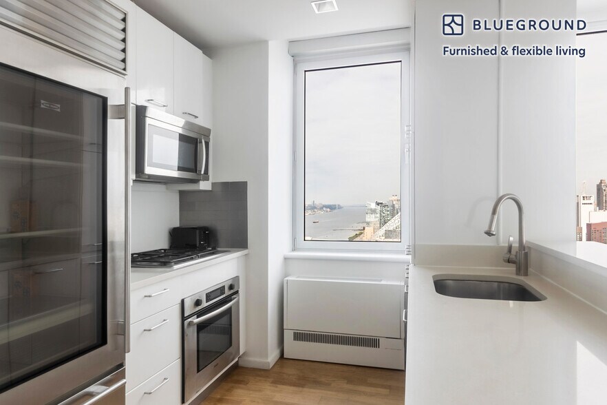 Building Photo - 635 W 42nd St