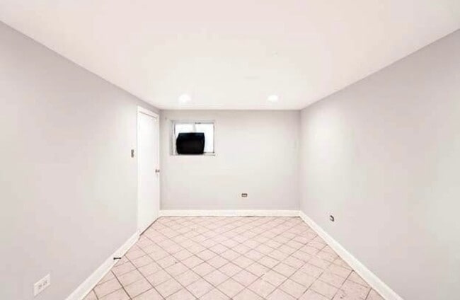 Building Photo - 6918 S Talman Ave